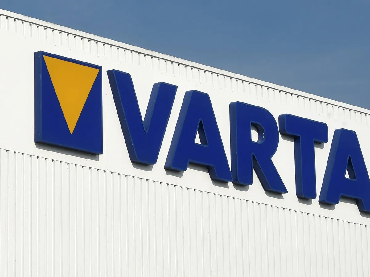 Un celebru producător de baterii preferate și de români, pe marginea prăpastiei. Amenințat cu insolvența