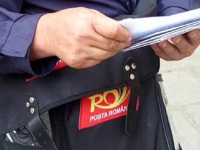 Angajat al Poștei - Foto: Facebook/ Poșta Română