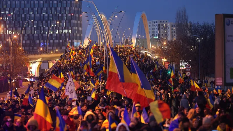 Protest AUR pentru susținerea lui Călin Georgescu care a plecat în Germania. Mulțimea, la Cotroceni - Foto: INQUAM Photos/George Călin