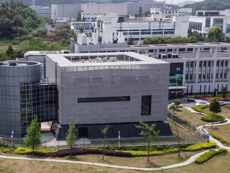 Un dezertor din Securitatea chineză susține că laboratorul din Wuhan este originea coronavirusului/Foto: The Japan Times