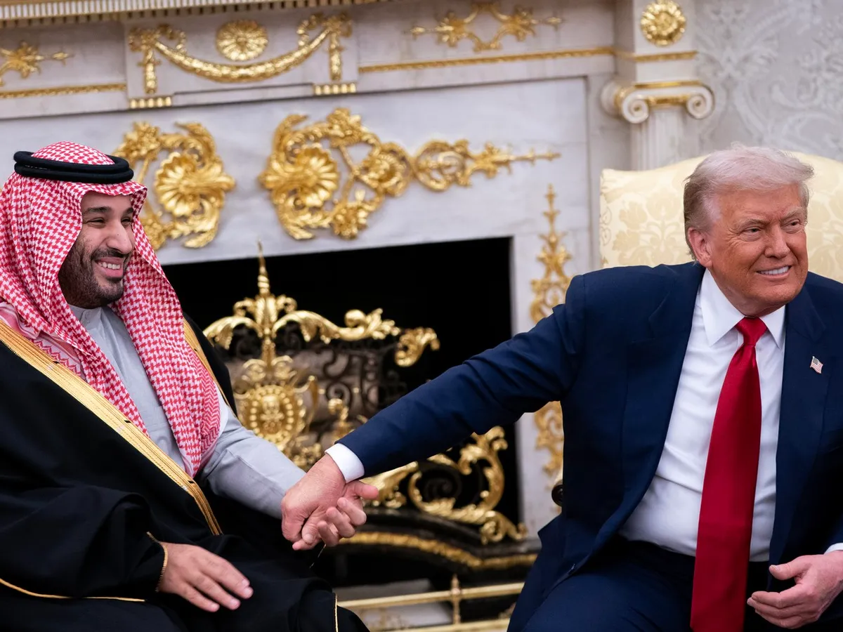 Trump dă undă verde unui acord nuclear istoric cu Arabia Saudită. Riadul ar putea îmbogăți uraniu