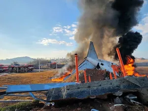 Accidentul de avion Jeju Air: piloții au oprit singurul motor funcțional al Boeingului care s-a izbit de zidul de la capătul pistei