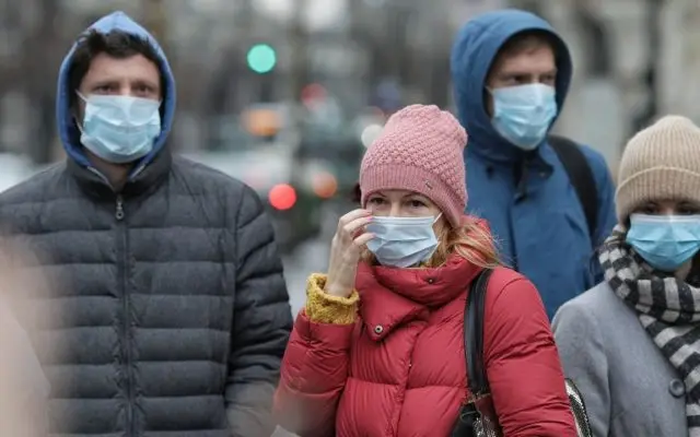 Măștile, obligatorii mai peste tot/FOTO: Inquam Photos/Octav Ganea