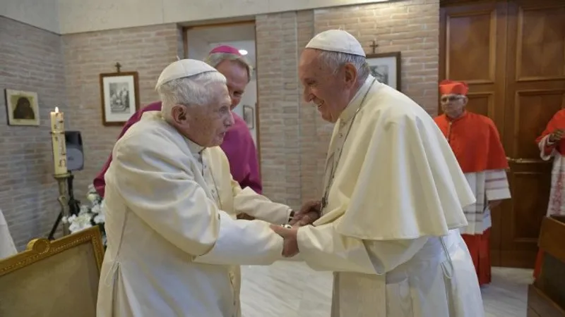 papa Francisc l-a vizitat pe Benedict al XVI-lea/ FOTO: Vatican Media