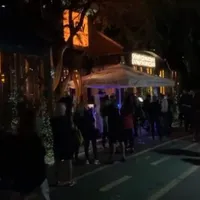Petrecere în Herăstrău, imediat după ieșirea din starea de urgență . Sursa: Facebook Bukuresti2.0