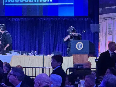 A stat chiar în fața lui Trump când a început atactul armat și a lăsat pe toată lumea ”mască”: ”Am savurat fiecare moment”