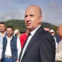 Românul cu 20.000 de oi şi o avere de 25.000.000 €, reţinut pentru fraudarea fondurilor europene - Foto: Replica de Hunedoara