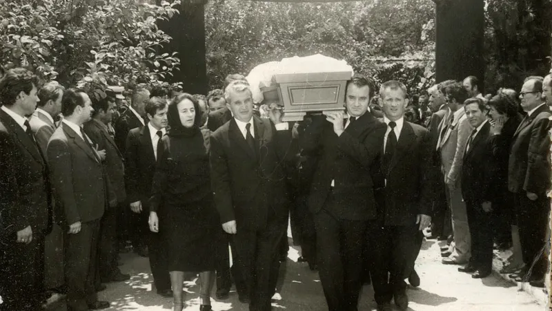 ceausescu inmormantare 1977