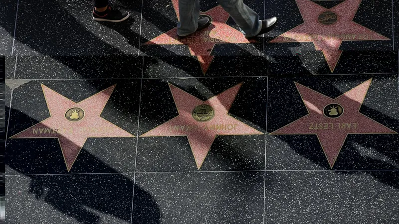 În fiecare an, peste 10 milioane de vizitatori calcă pe Hollywood Walk of Fames Foto: profimediaimages.ro