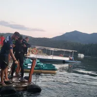 Tragedie la lacul Colibița. Un tânăr de 19 ani s-a înecat, după ce a căzut de pe un ponton - Foto: Digi24.ro