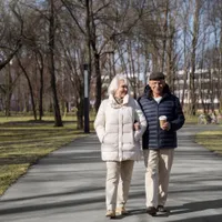 Care pensionari beneficiază la pensie de bilet de tratament gratuit? Legea stabilește regulile Foto: Freepik (fotografie cu caracter ilustrativ)