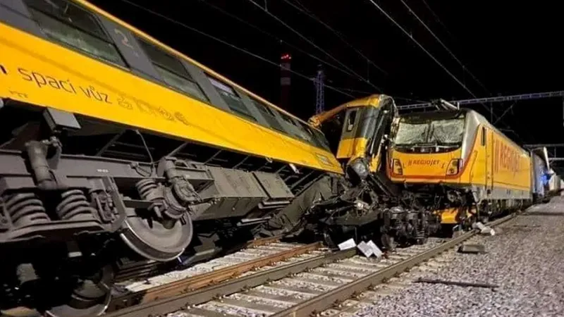 Accident feroviar teribil, în Cehia. Cel puțin 4 morți și peste 20 de răniți. Ce s-a întâmplat - Foto: X