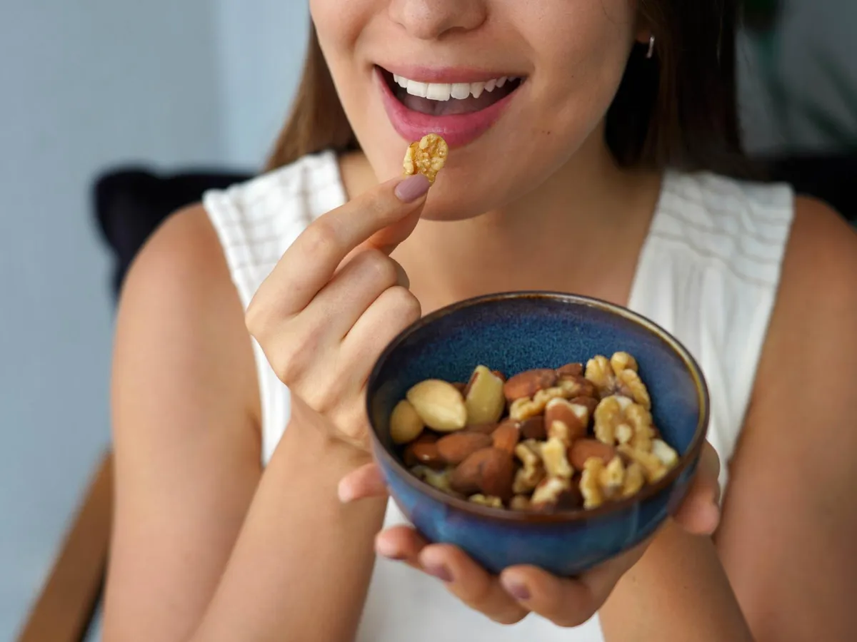 Nuca „semilună” care îți ține kilogramele sub control. E plină de nutrienți sănătoși. Cu ce o mânânci?