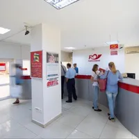 Pensionarii și părinții nevaccinați nu mai pot ridica pensiile și alocațiile de la Poșta Română/FOTO: Facebook/PostaRomana