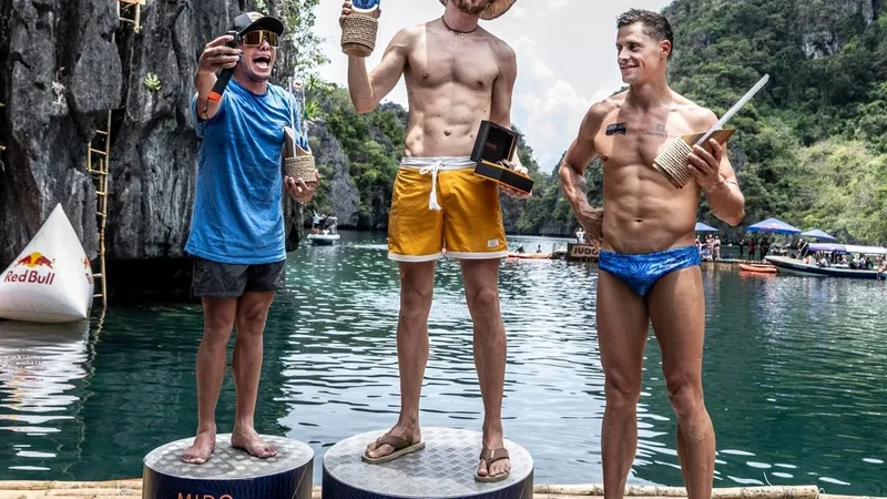 Săritorul român Constantin Popovici, pe podium în prima etapă a seriei mondiale Cliff Diving 2025 - Foto: Red Bull