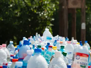 Românii care au strâns PET-uri în balcon nu pot primi 50 de bani. Ce tip de plastic se reciclează Foto: Pexels (fotografie cu caracter ilsutrativ)