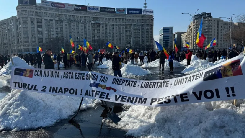 Susținătorii lui Călin Georgescu protestează în București. Jandarmeria a luat măsuri speciale - Foto: Digi24