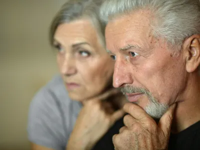 Pensionari îngrijorați la pensie - Foto: Freepik