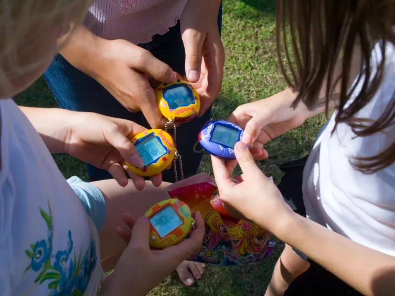 Jucăriile copilăriei care valoreaza o avere în 2025. Cat costa acum un Game Boy sau un Tamagotchi - Foto: Profimedia images - Caracter ilustrativ