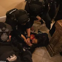 Ashli ​​Babbitt, în vârstă de 35 de ani, a fost împușcat în piept/FOTO: dailymail.com