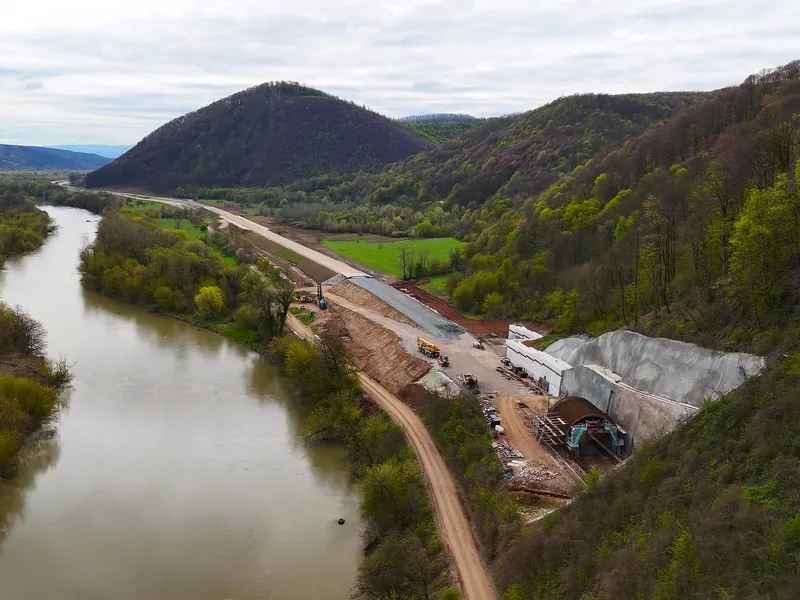 Modernizarea căilor ferate din România, în ritm de melc. 8-10 ani întârziere pe 22 km vitali - Foto: Facebook / Asociația Pro Infrastructură