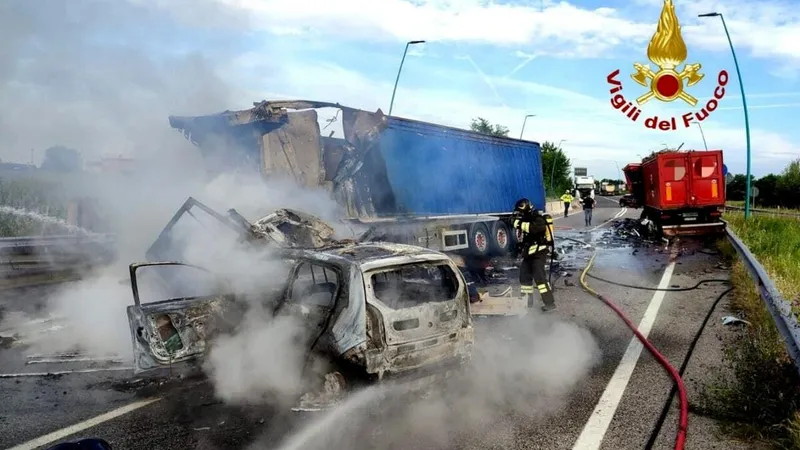 Șofer român de TIR, mort pe un drum din Italia. Camionul i-a luat foc după un accident - Foto: Vigile di Foco / imagine rol ilustrativ