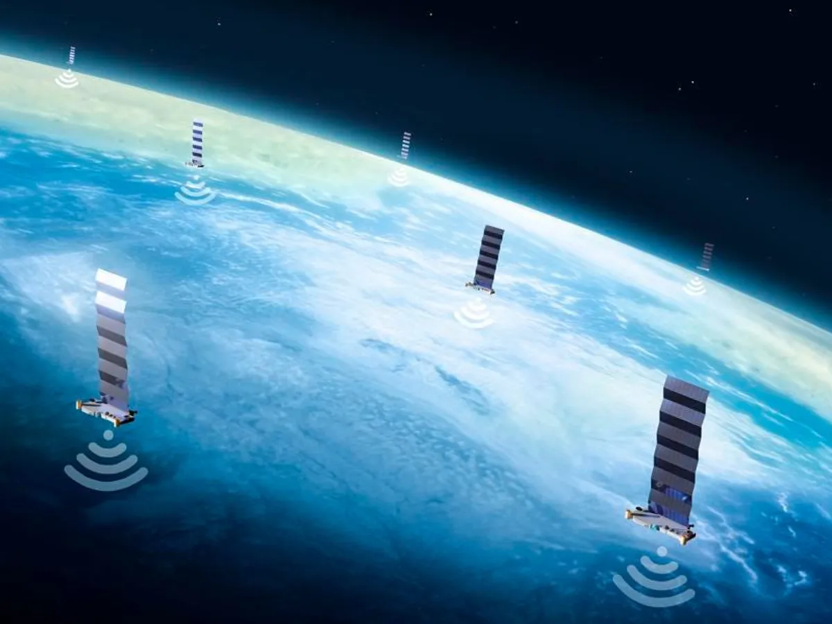 Putin nu poate izola informatic Ucraina. Elon Musk a „trimis” sateliții de Internet Starlink. / Foto: forbes.com