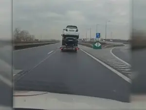 Samsar român, prins pe autostradă în Ungaria cu un ansamblu cu vehicule suprapuse. Ce a pățit? - Foto: captură video