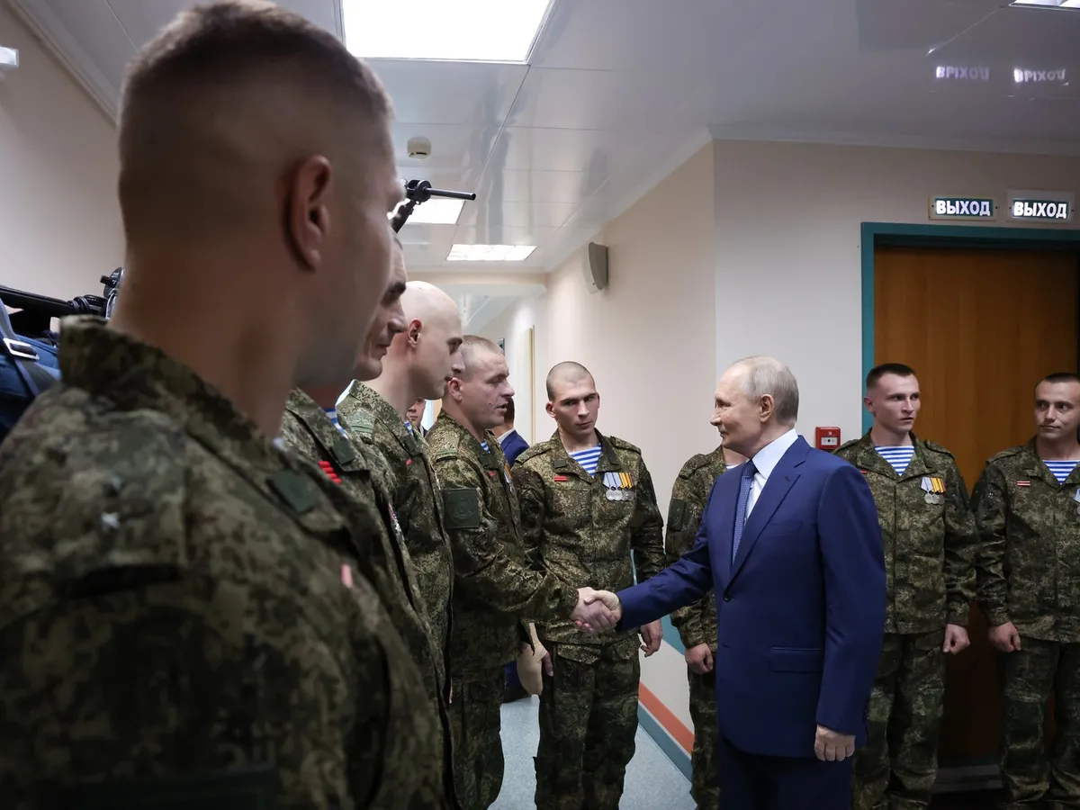 Președintele rus Vladimir Putin vizitează Spitalul Clinic Militar Central Mandryka- Foto: Profimedia Images