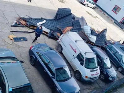 Acoperișul smuls de pe sediul IJJ Suceava - Foto: IJJ Suceava