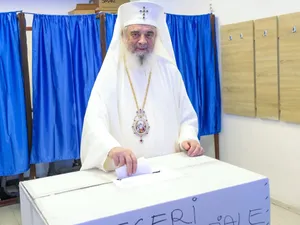 Patriarhul Bisericii Ortodoxe Române, Preafericitul Părinte Daniel, a votat, duminică, la cel de-al doilea tur al alegerilor prezidențiale Foto: basilica.ro