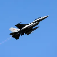 Avion F-16 - Foto: Freepik