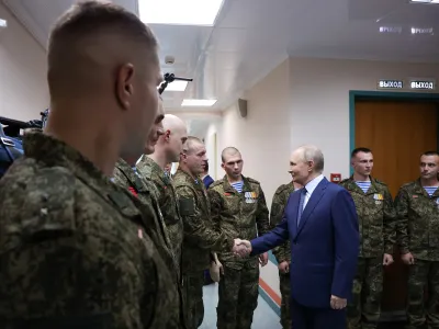 Președintele rus Vladimir Putin vizitează Spitalul Clinic Militar Central Mandryka- Foto: Profimedia Images