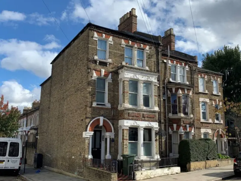 A scăzut piața imobiliară din Londra. Cât a ajuns să coste un apartament aproape de metrou Foto: onlineauctions.my-auction.co.uk