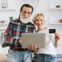 Ministerul Muncii anunță zuia când intră pensie pe card în octombrie. Pensionarii iau bani în plus - Foto. Freepik