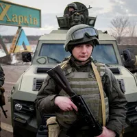 Doi soldați ucrianieni, uciși. Zelenski cere sancțiuni înaintea invaziei și o întâlnire cu Putin / The Quint