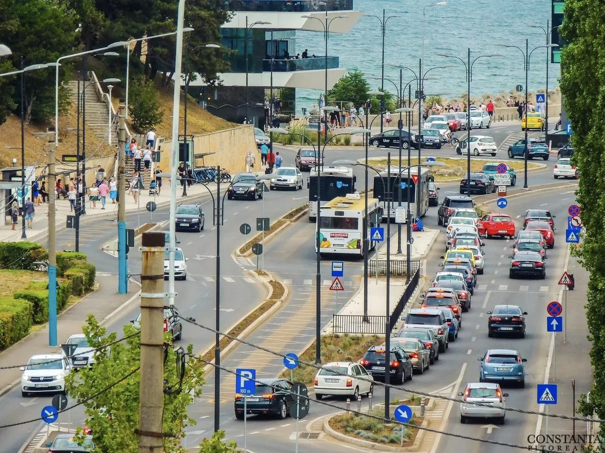 Vergil Chițac, primarul municipiului Contanța, scrie pe Facebook că orașul lasă impresia unui târg auto permanent și le cere părerea constănțenilor. / Foto: Facebook/Vergil Chițac