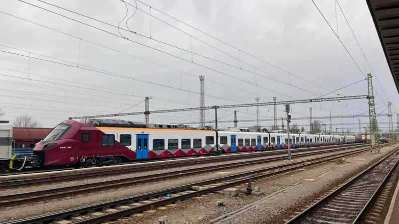 Cum arată primul tren electric cumpărat de România în ultimii 30 de ani. Vine spre București - Foto: Facebook