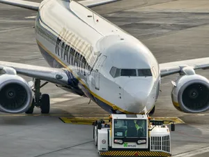 Compania low cost iubită de români dă amendă de 500€ dacă faci asta în avion. Mergi și în instanță  - Foto: Fb