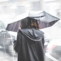 Avertizare METEO de cod galben de vijelii și ploi torențiale 17 județe. În ce județ a nins deja?