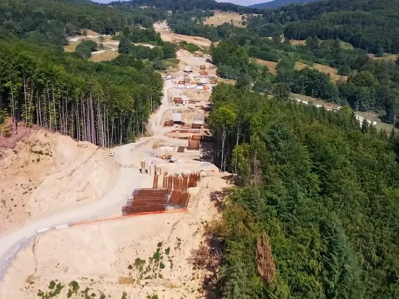 Imagini cu autostrada din România de 1,1 miliarde lei ca în Alpi, pe versanți. Gata în 2030? - Foto: Asociația Pro Infrastructură