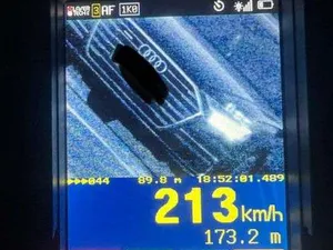 Vitezoman de 31 de ani cu Audi puternic, surprins cu 213 k/h pe DN1. Ce amendă a primit? - Foto: IPJ Sibiu