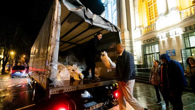 USR contestă în instanță renumărarea voturilor. 4.300 de voturi/oră, fără observatori și nelegal - Foto: INQUAM PHOTOS / Virgil Simonescu - Imagine cu rol ilustrativ