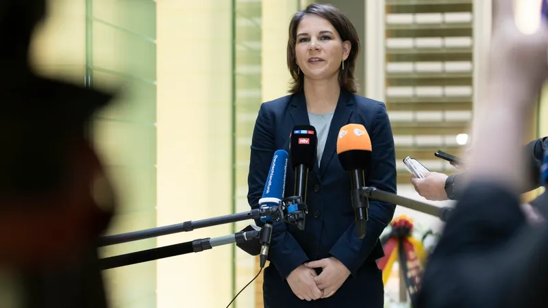 180.000 de euro a plătit un ministru, pentru a-și face poze - Foto: Profimedia Images