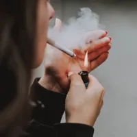 Vârsta la care dacă fumezi pierzi controlul asupra ta. De ce le e greu tinerilor să se lase de fumat - Foto: Freepik.com (Imagine cu caracter ilustrativ)