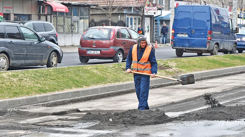 SITUAȚIE  Educația și sănătatea precare dau un randament scăzut la locul de muncă - Foto: INQUAM PHOTOS/ Justinel Stăvaru