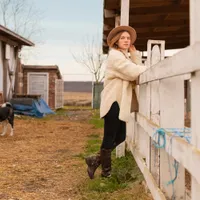 Ce înseamnă dacă vezi o cizmă agățață într-un gard. Aduce noroc sau ghinion? - Foto: Freepik (Imagine cu rol ilustrativ)