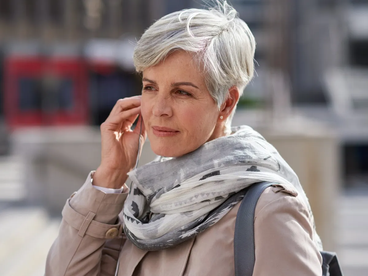 Pensionară la pensie - Foto: Magnific
