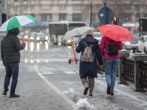 Schimbări bruște de anotimp zilele acestea. Ploi și frig peste noapte în toată țara. La munte ninge - Foto: Observator / imagine rol ilustrativ