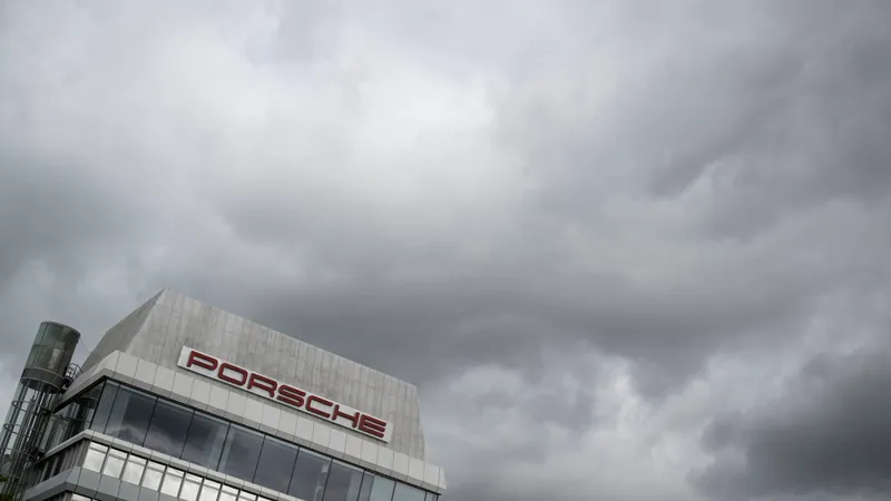 Porsche, eliminat din indicele pieței germane de capital? Prăbușire a prețului acțiunilor cu 70€ - Foto: Profimedia Images (imagine cu rol ilustrativ)